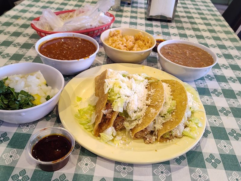 Las Cuatro Milpas food